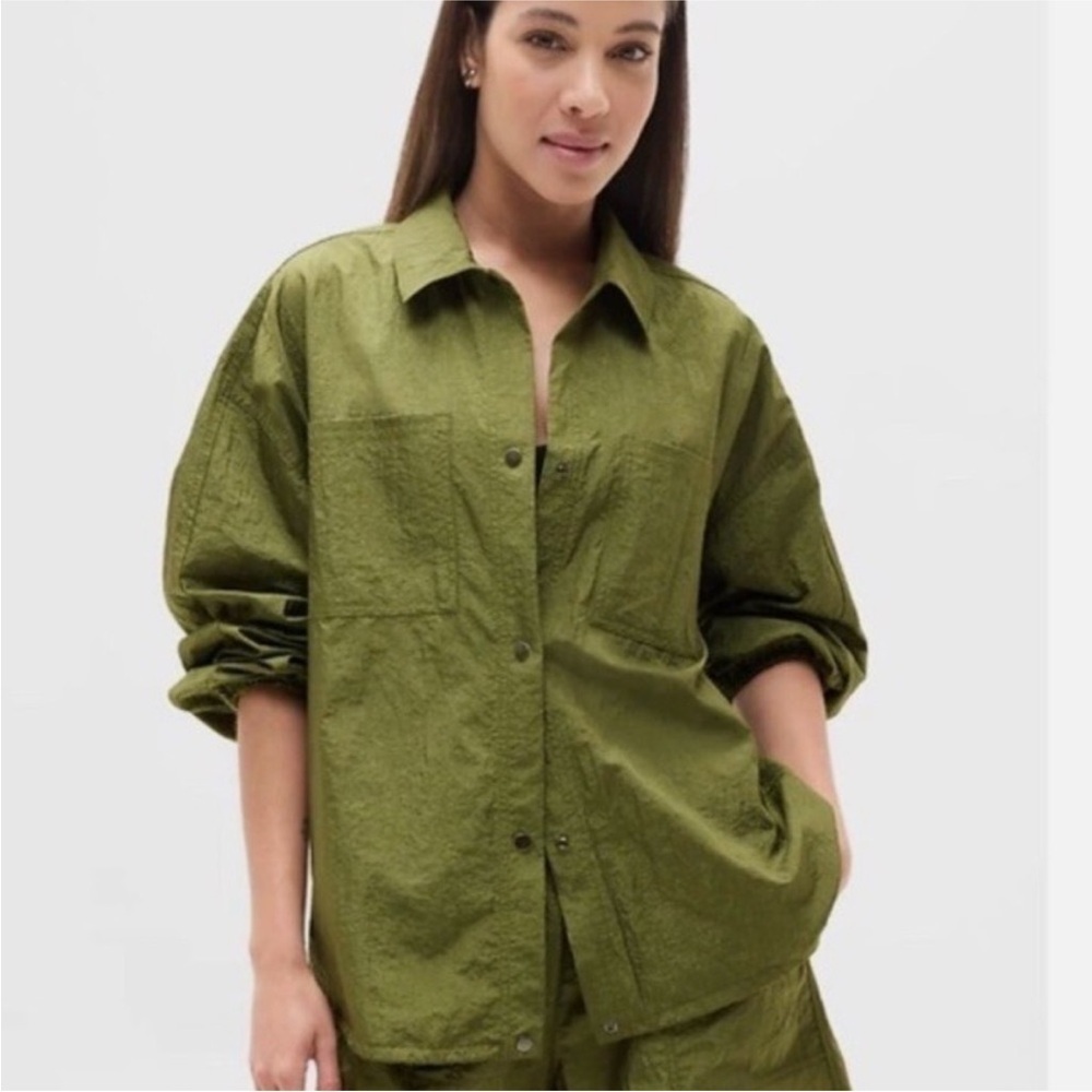 NEW Athleta Lunar Sheen Button Down Shirt Picoline Olive Green Snap Buttons XS